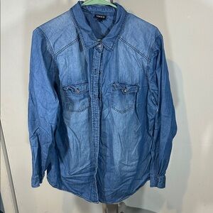 Size 1 Women’s XL Torrid Blue Denim Shirt pockets EUC 14/16